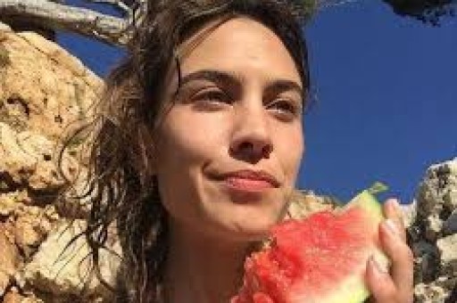 央视女主持被传包养4男、嫁70岁富豪20年后一张照片打脸众人