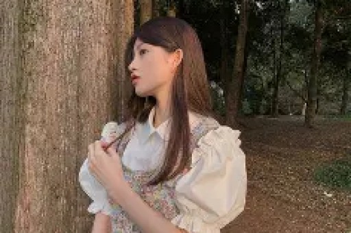 女游客划龙舟被颠翻外衣滑落表情销魂身份曝光鼓手爆料更多